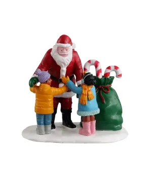 Lemax 32211 Santa Gets a Hug - Il patio store